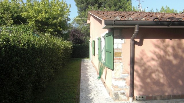 Villa Pietrasanta Tonfano Mq 160 Giardino Mq 1300