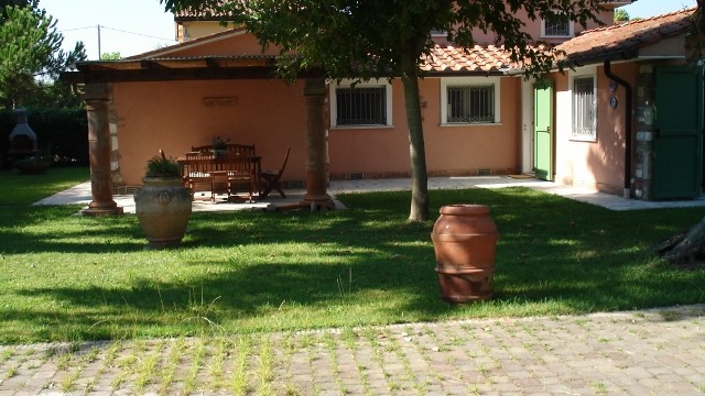 Villa Pietrasanta Tonfano Mq 160 Giardino Mq 1300